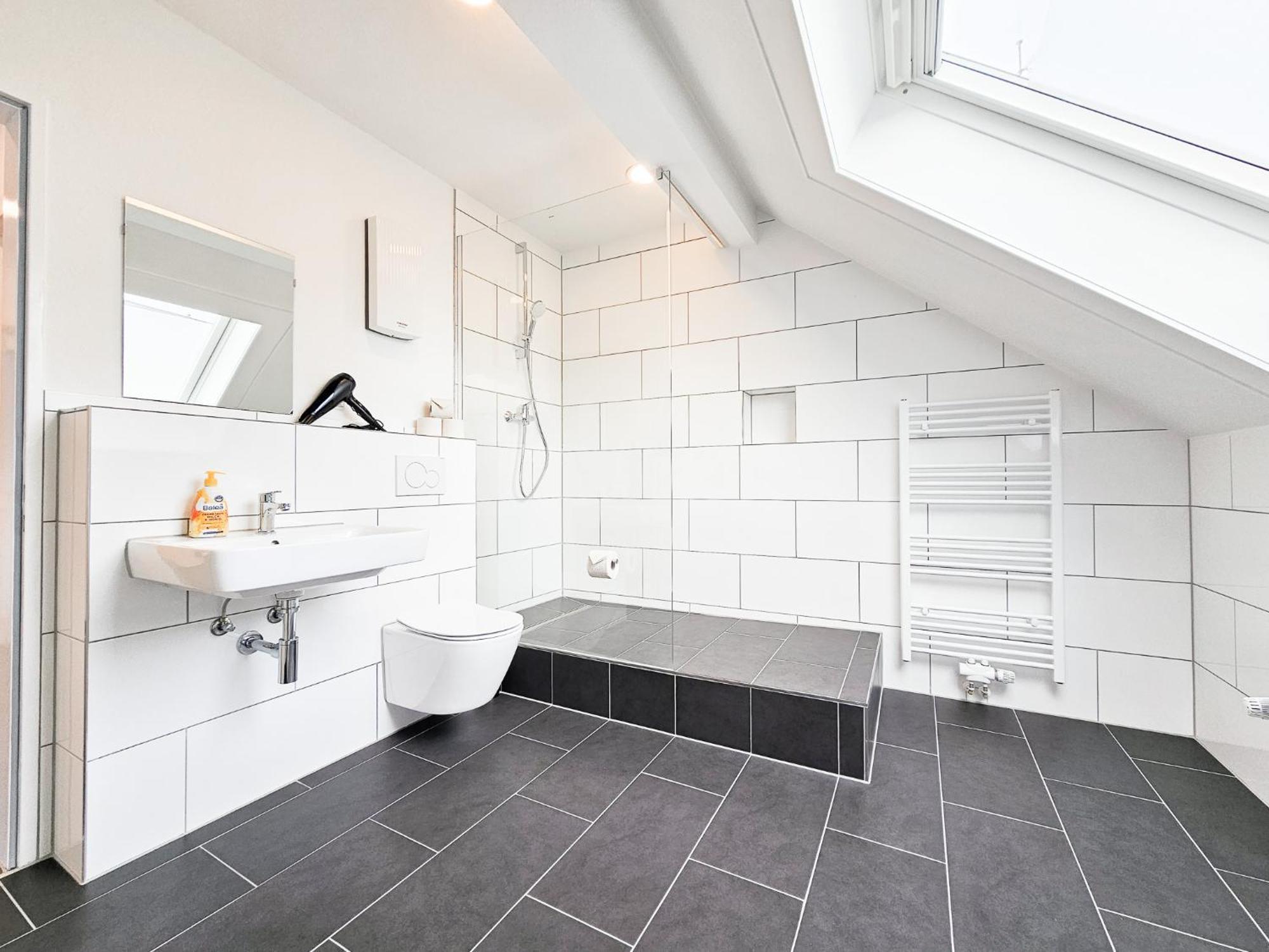 Raj Living - City Center Apartments With 5 Rooms - 10 Min Messe Dus Düsseldorf Eksteriør billede