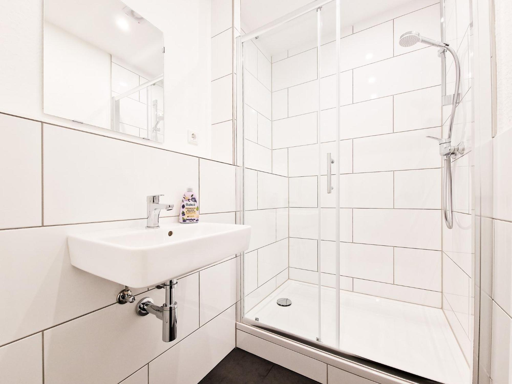 Raj Living - City Center Apartments With 5 Rooms - 10 Min Messe Dus Düsseldorf Eksteriør billede