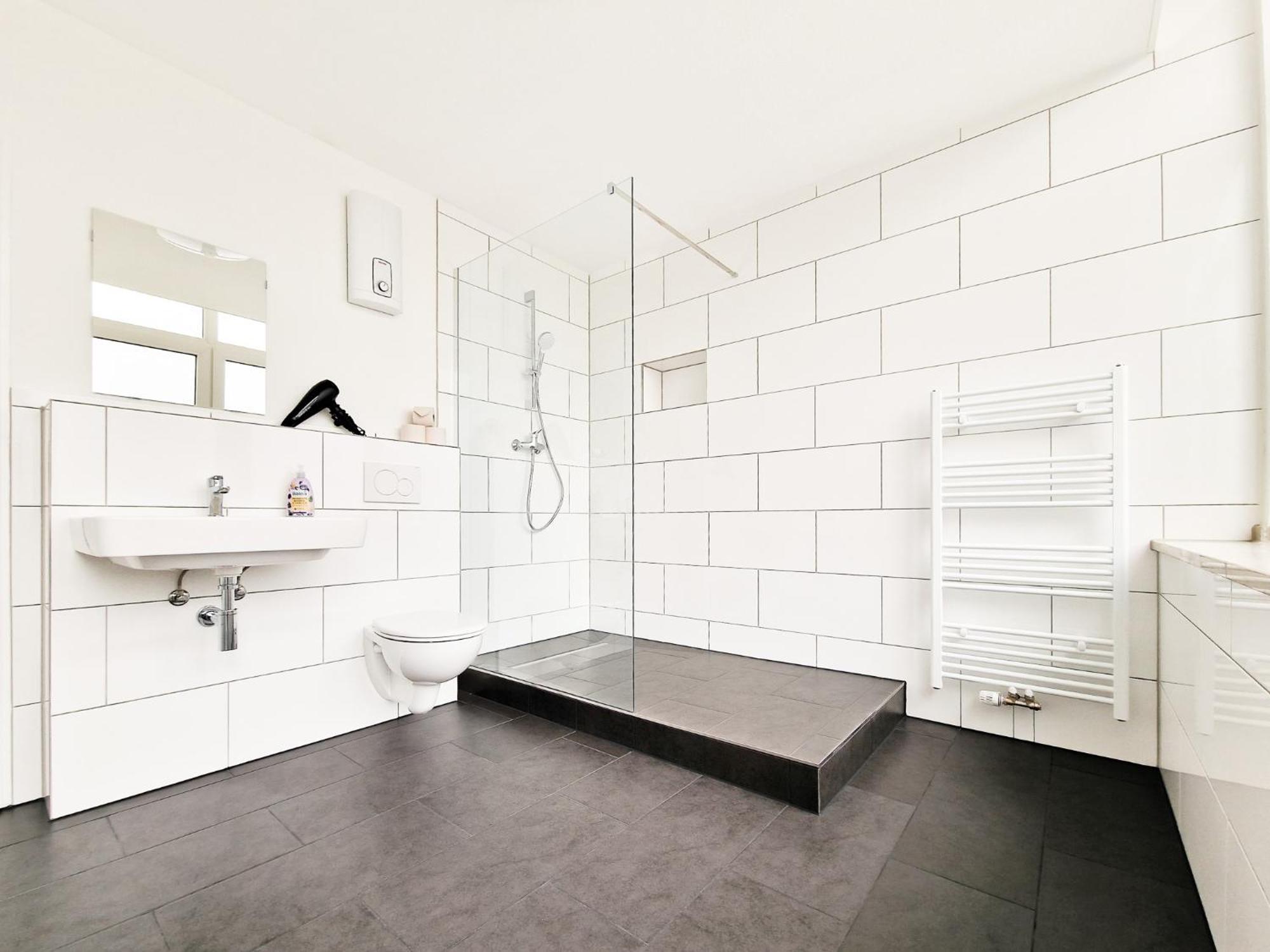Raj Living - City Center Apartments With 5 Rooms - 10 Min Messe Dus Düsseldorf Eksteriør billede
